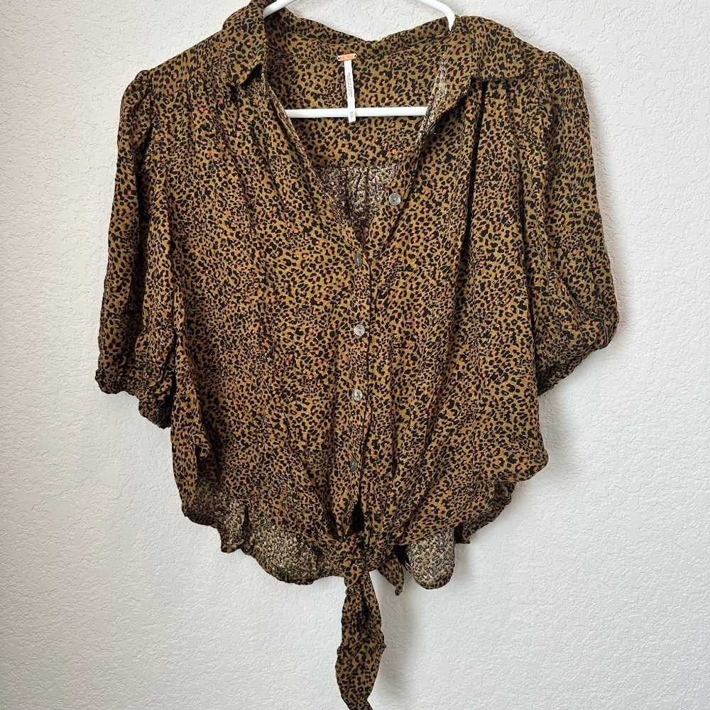 Free People Olive Green Animal Print Oversized Cropped Tie Front Blouse - XS EUC